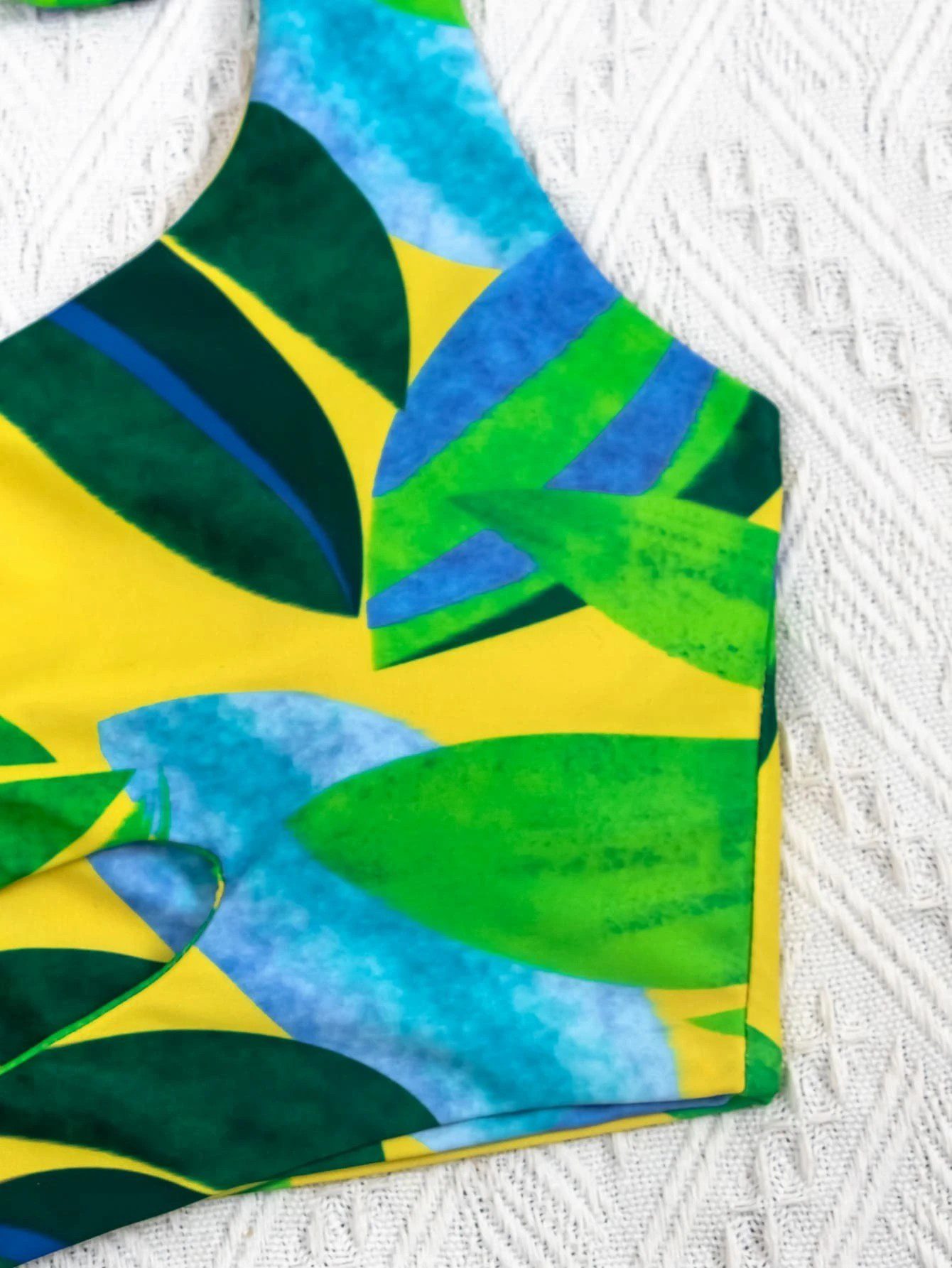 Ladies One-Piece Swimsuit Push-Up Print – Stylish & Flattering