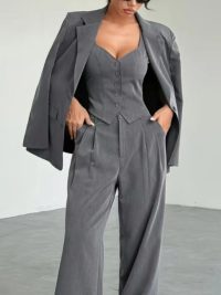 A Three-piece Solid Color Women's Front-buttoned Long-sleeved Pocket Lapel Top