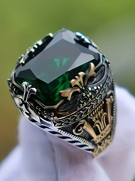 Elegant Vintage Emerald Ring With A Bold Hollowed-out Design For Men
