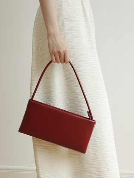 Vintage Crossbody Shoulder Bag For Women Sleek And Perfect For Carrying Under The Arm Like A Baguette