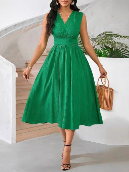 Solid-color Dress With A V-neck For An Elegant Sophisticated Look