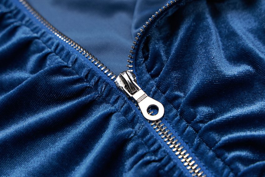 Hooded Top With Zpper And Pleated Pants