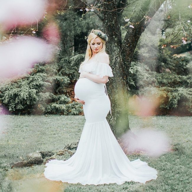 Pregnant woman lace dress
