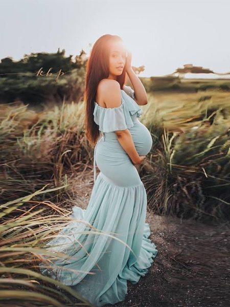 Pregnant woman lace dress