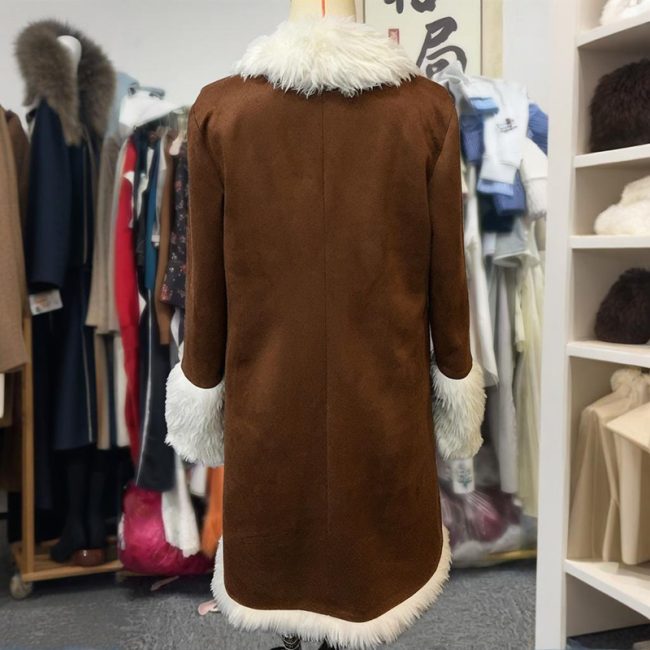 Vintage Women's Long Plush Coat With Fur Collar
