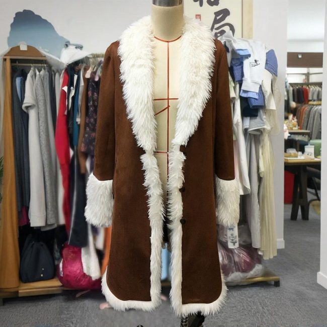 Vintage Women's Long Plush Coat With Fur Collar
