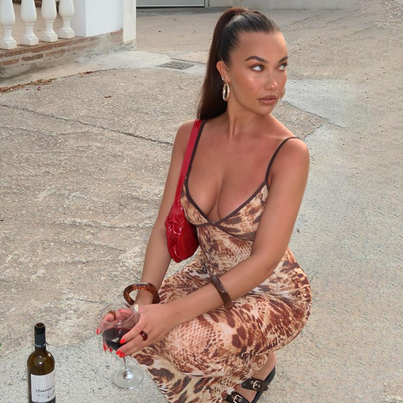 Buy Women's Clothing Online | Buy Trending Dresses for Women