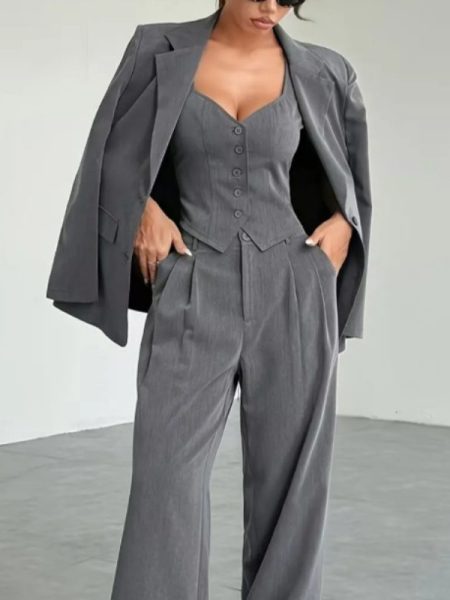 A Three-piece Solid Color Women's Front-buttoned Long-sleeved Pocket Lapel Top