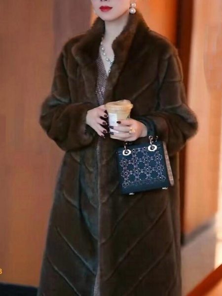 Fur Coat Women's Winter Large V High-end Elegant Mid-length Warm Show