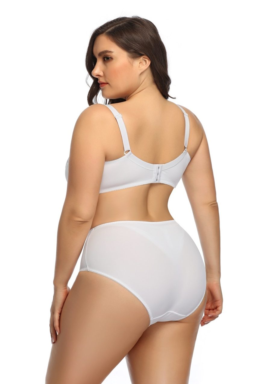 Large size women's bra with steel ring